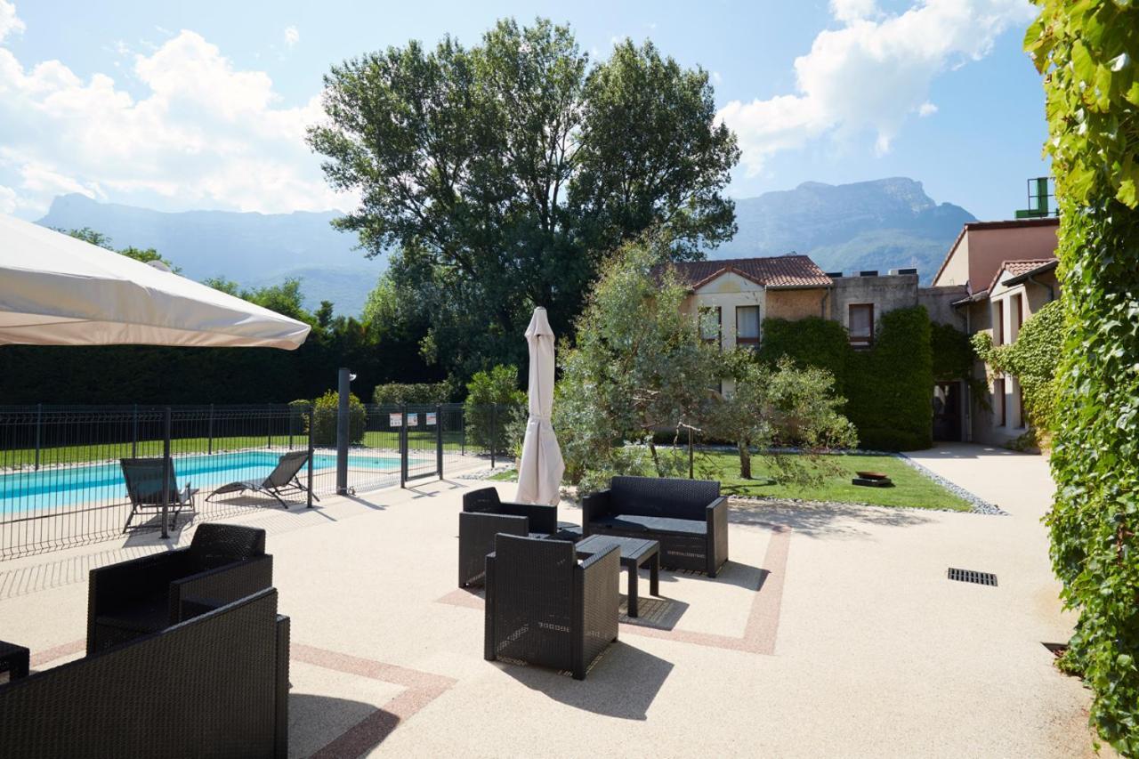 Logis Des Trois Massifs Hotel Claix  Exterior foto
